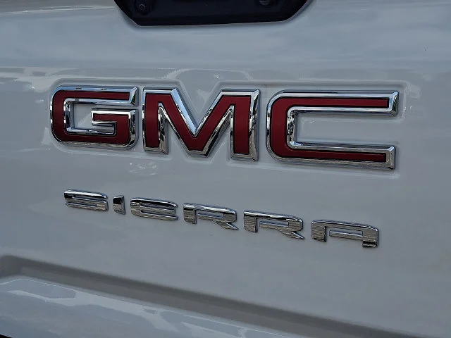 New 2026 Summit White GMC Pro image 21