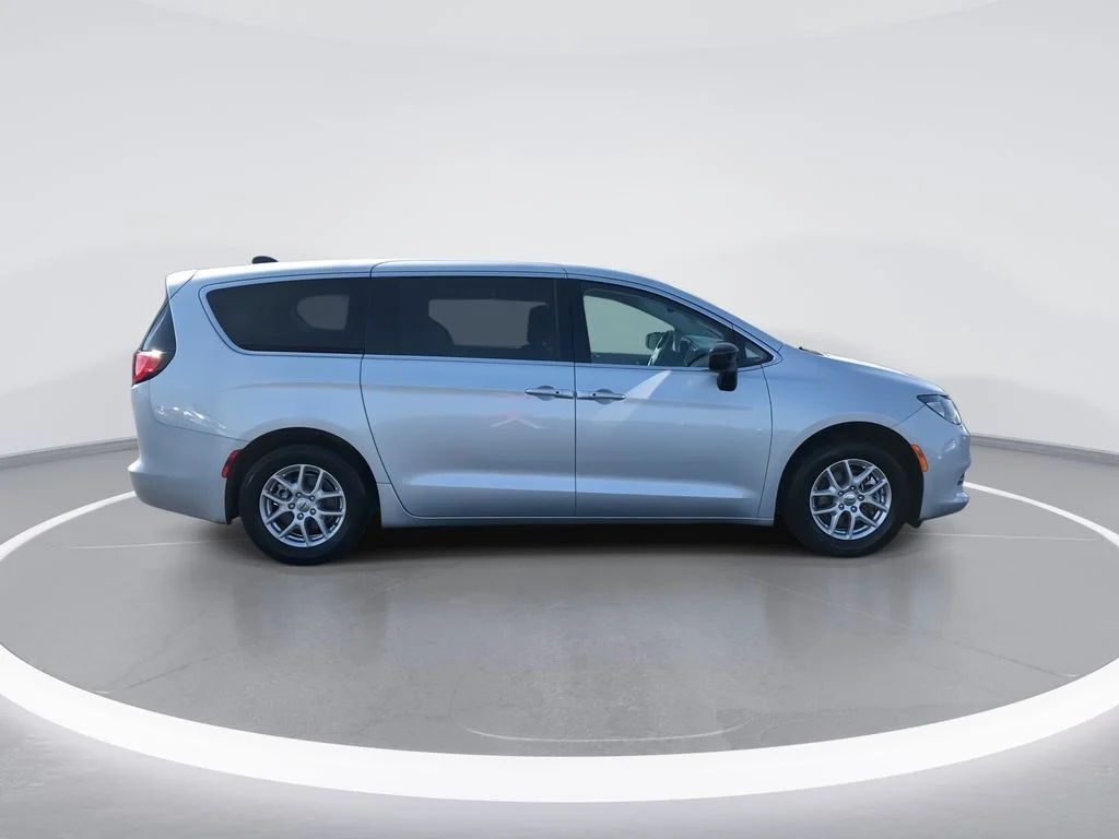Used 2024 Silver Chrysler LX image 9
