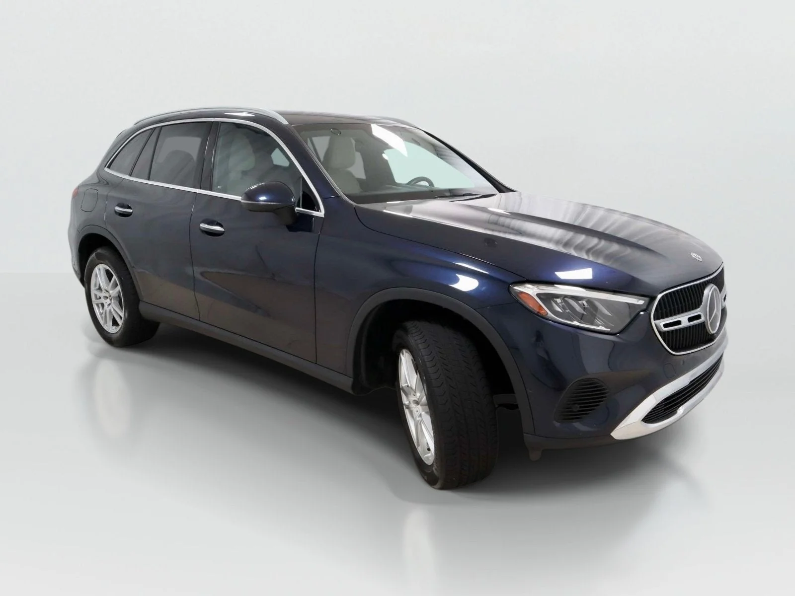 Used 2023 Nautical Blue Metallic Mercedes-Benz GLC 300 image 7