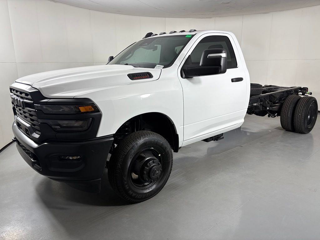 New 2026 Bright White Clear-Coat Exterior Paint RAM Tradesman image 4