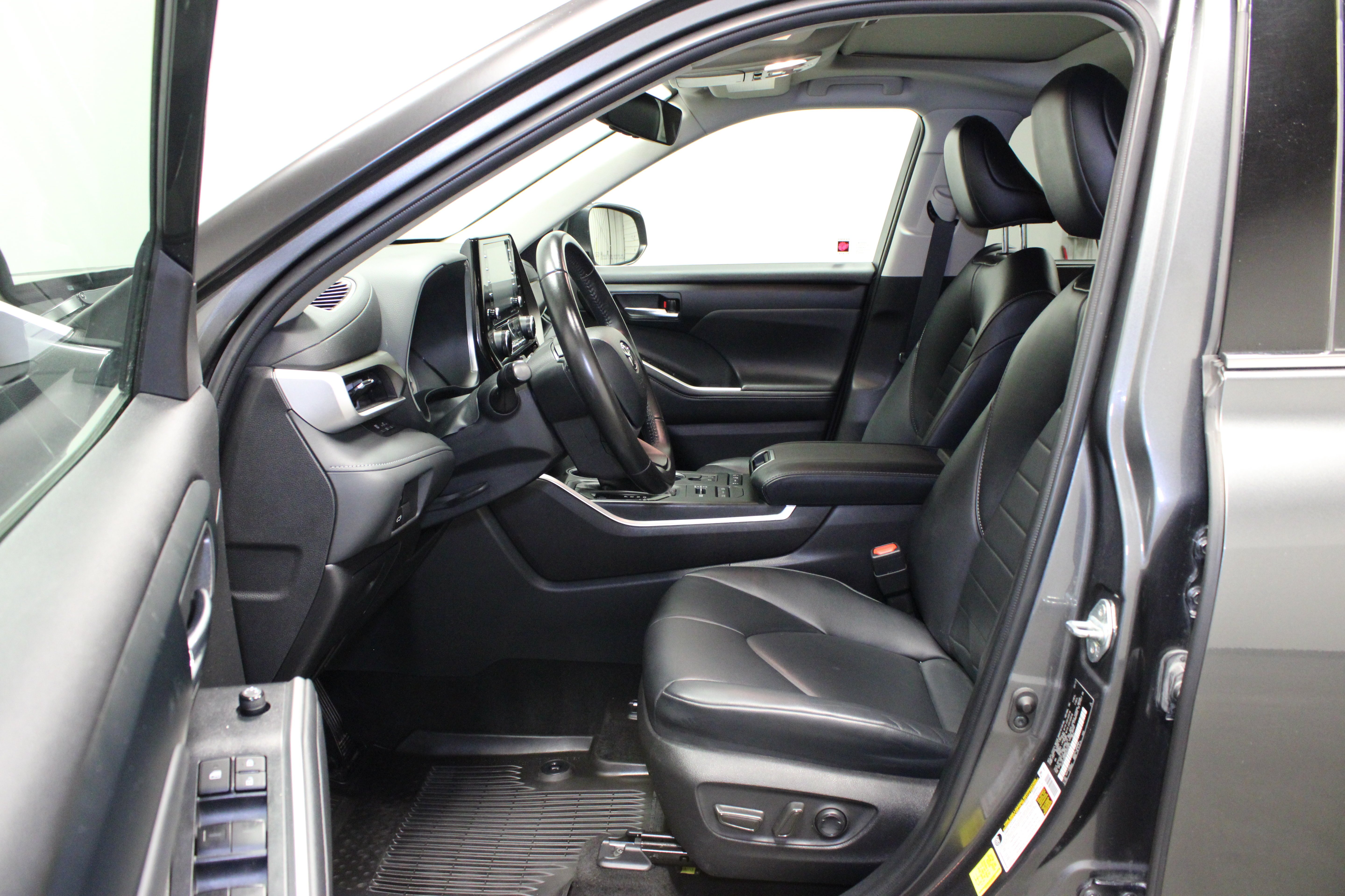 Used 2022 Magnetic Gray Metallic Toyota XLE image 20