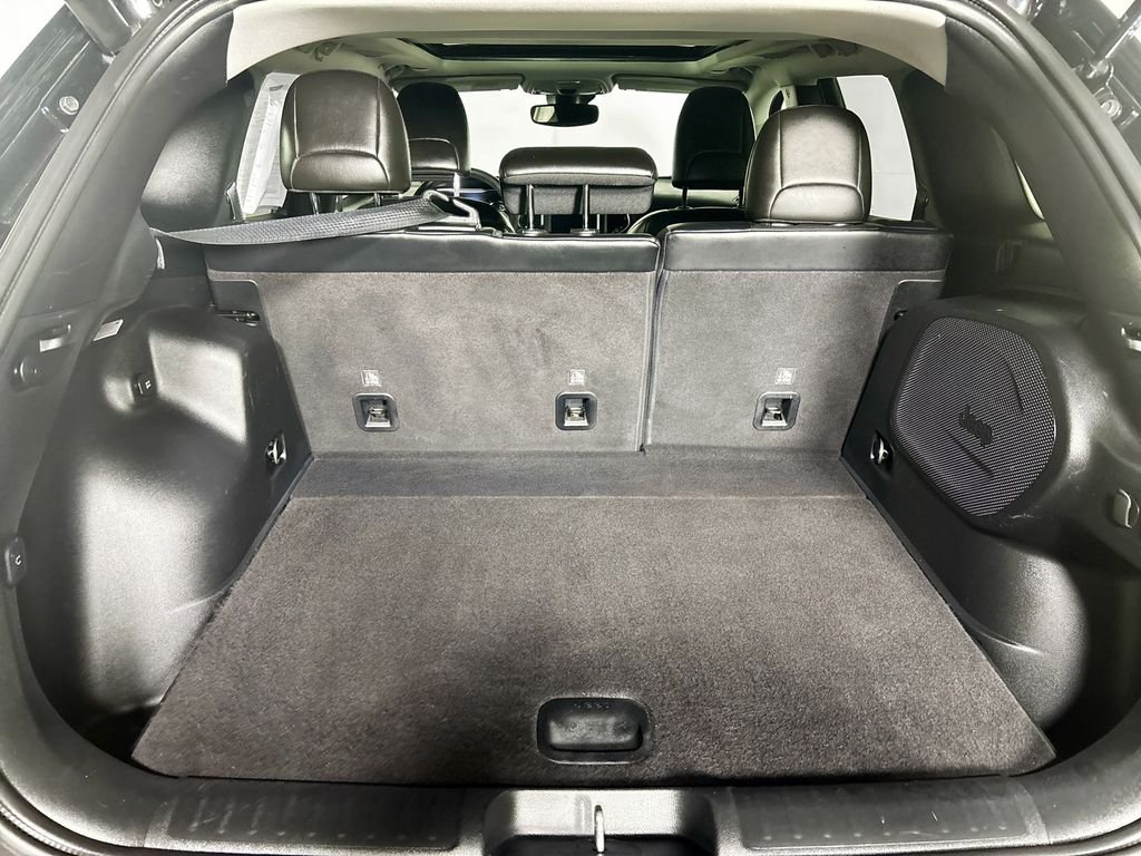 Used 2021 Diamond Black Jeep Latitude Lux image 21