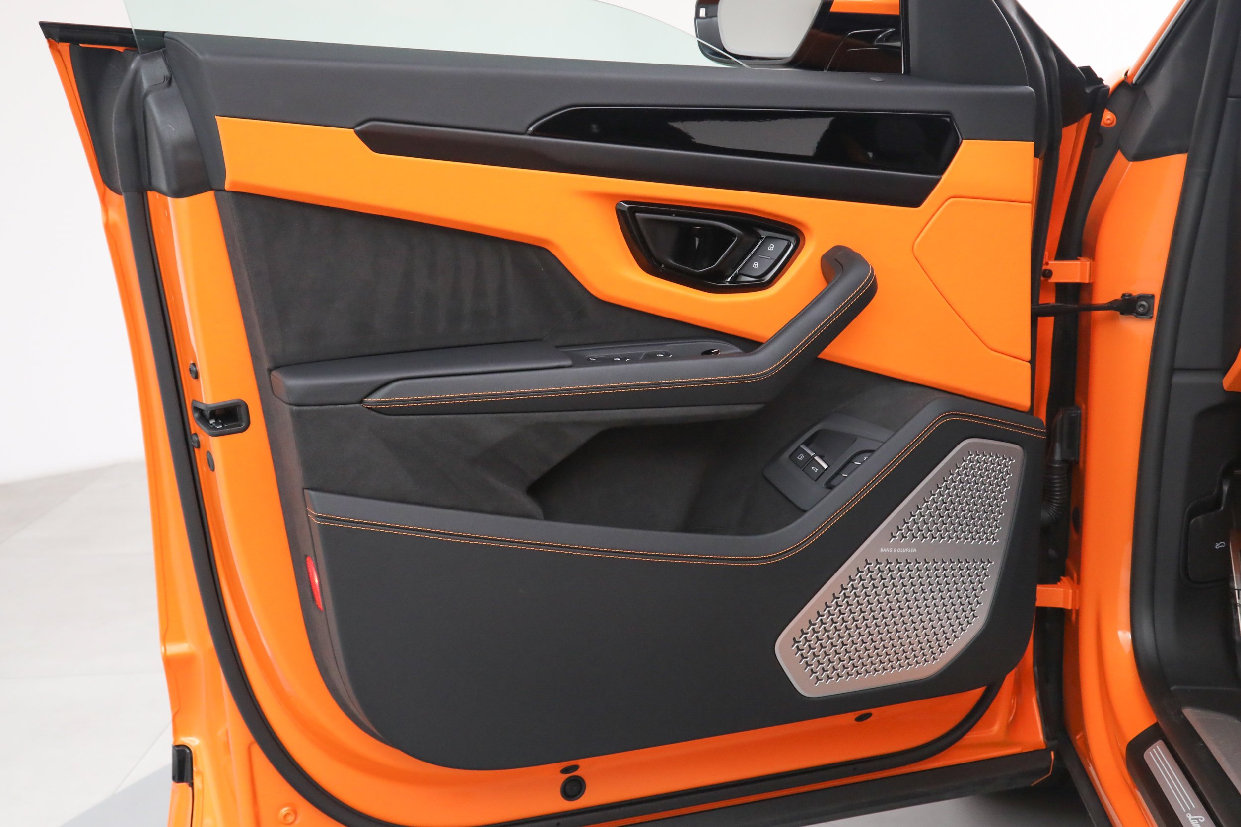 Used 2026 Orange Lamborghini SE image 21