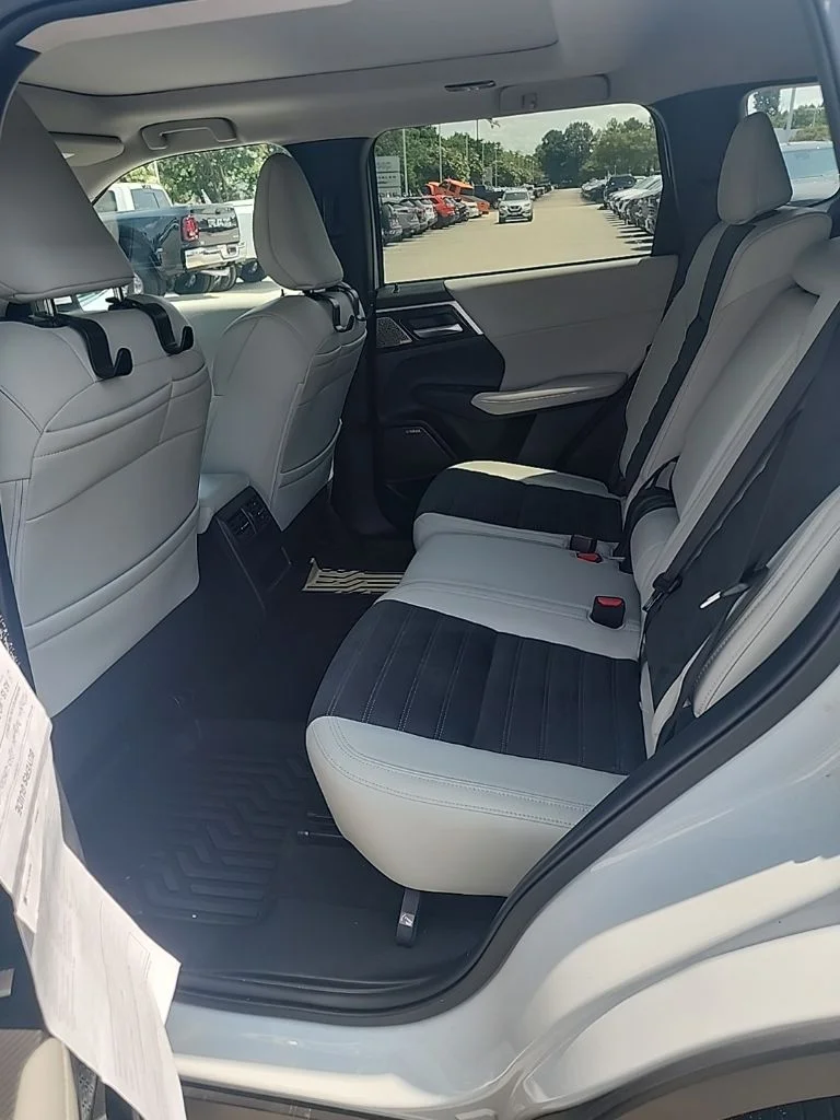 Used 2025 White Mitsubishi SE image 9