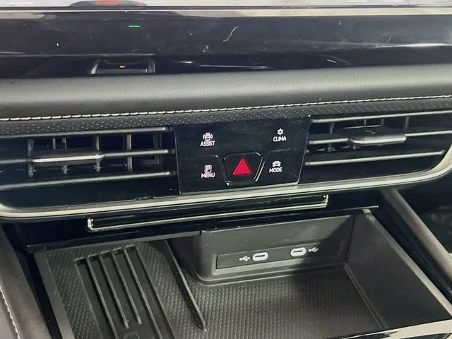 2025 Volkswagen Atlas SE w/Tech - Photo 17