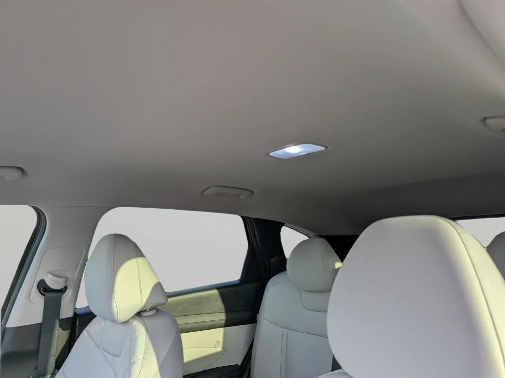 Used 2025 Silver Hyundai SE image 17