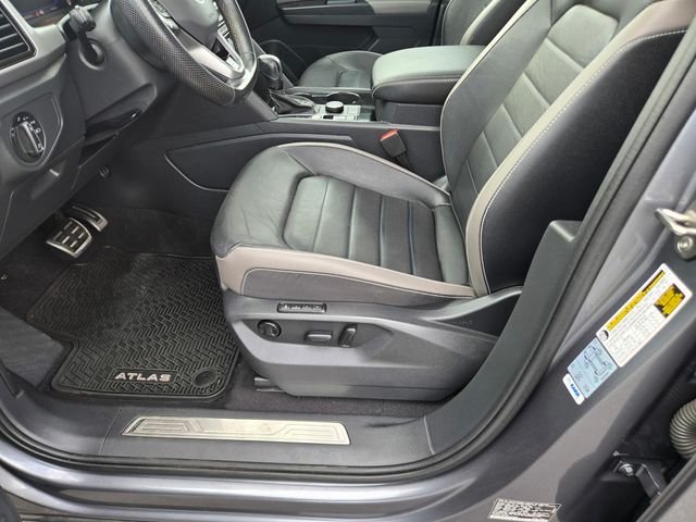 Used 2021 Gray Volkswagen 3.6L V6 SEL Premium R-Line image 16