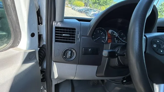 Used 2018 White Mercedes-Benz NA image 22