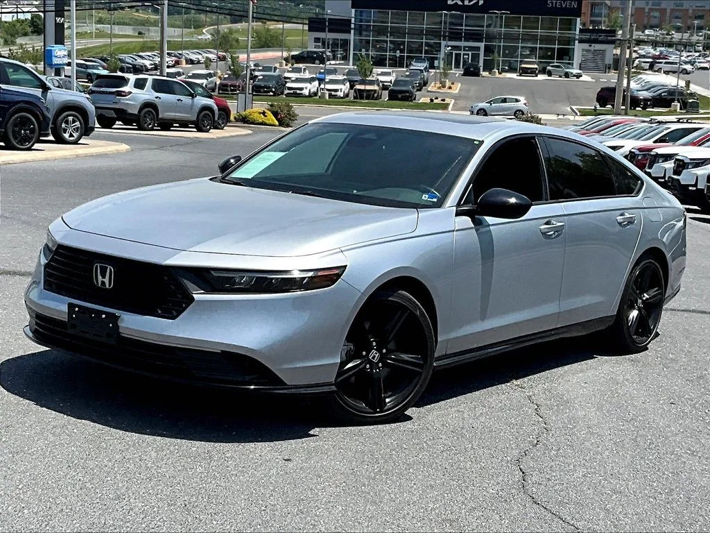 Used 2025 Solar Silver Metallic Honda Sport-L image 3
