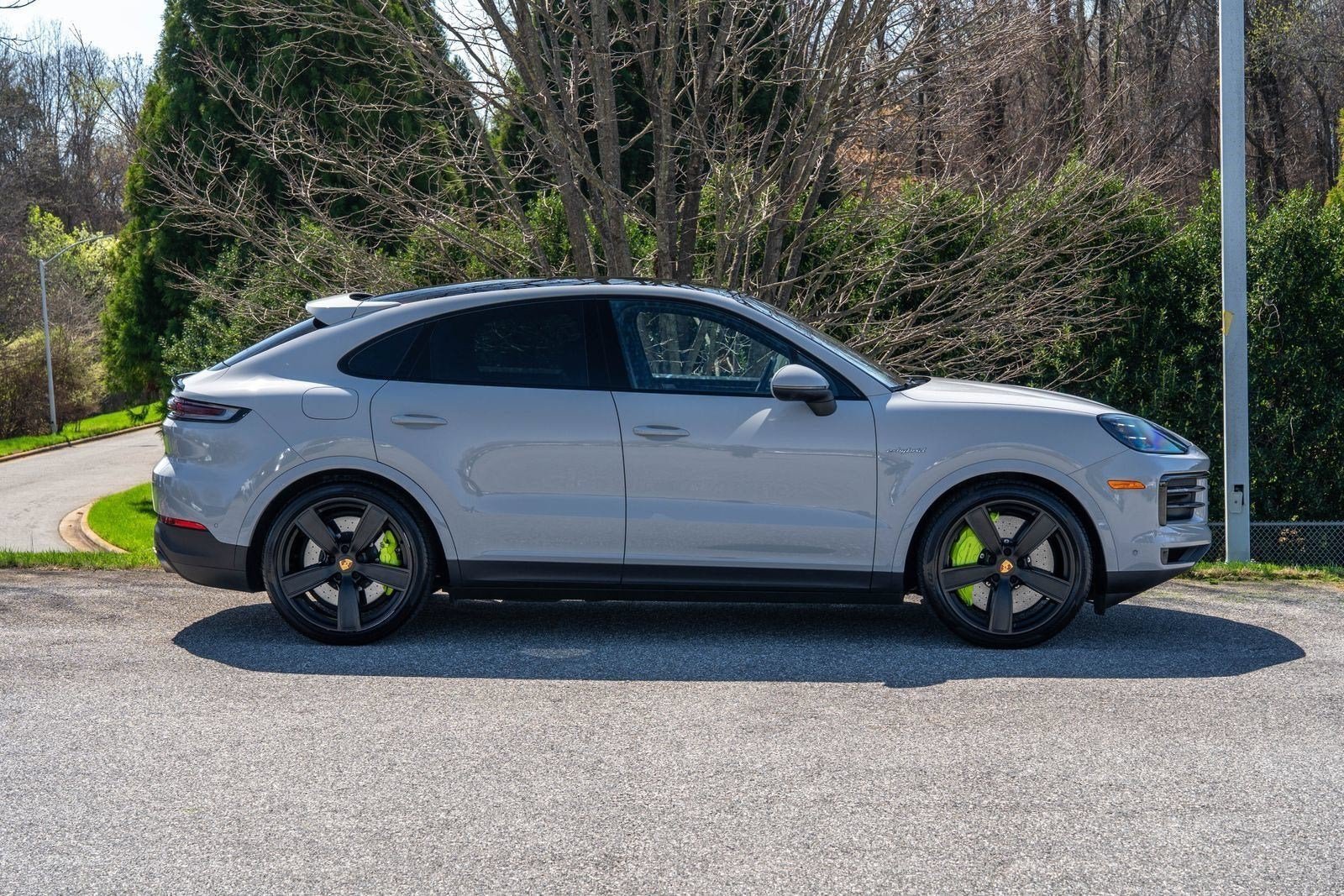 Used 2025 White Porsche S E-Hybrid Coupe image 9
