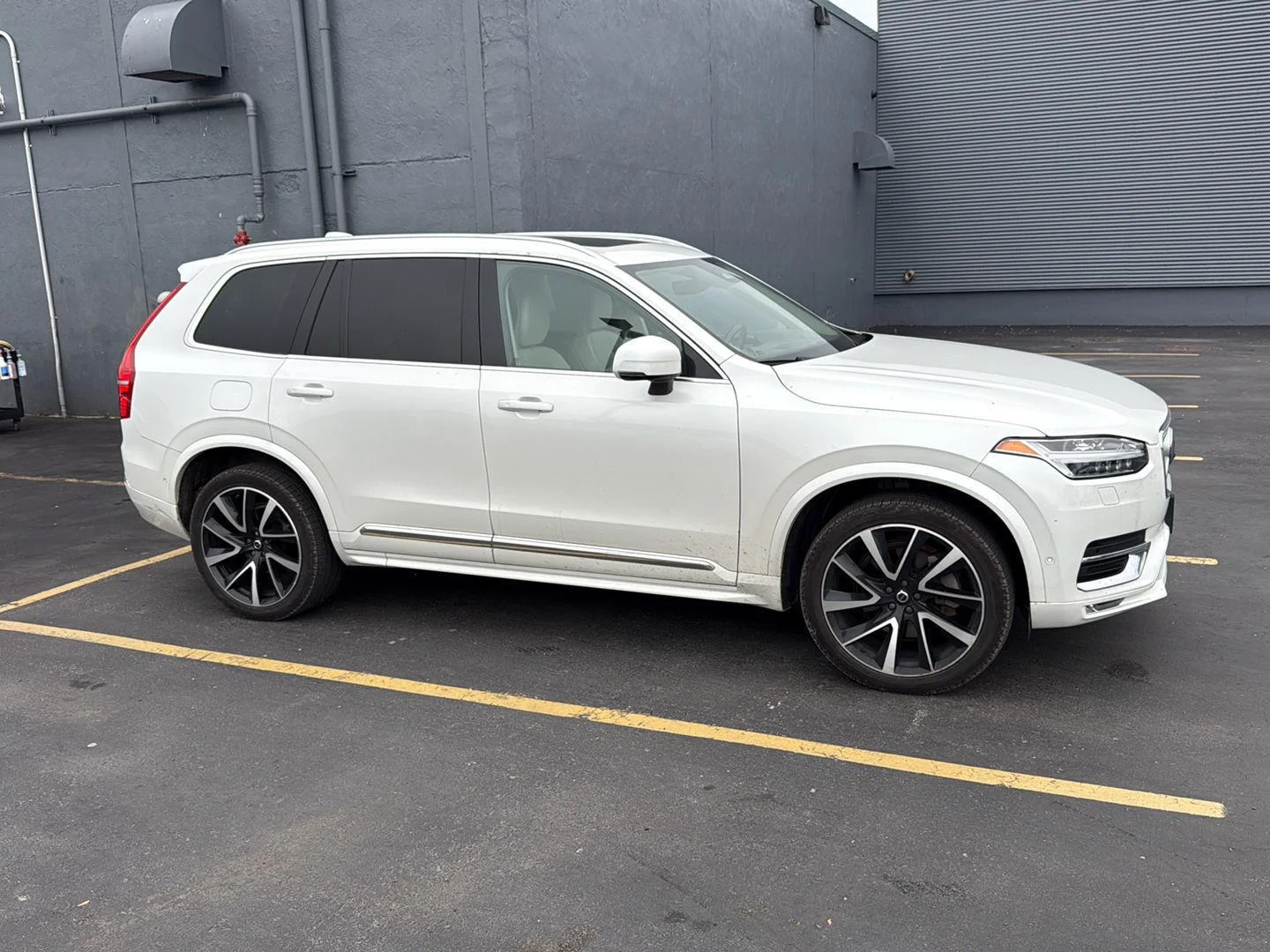 Used 2023 Crystal White Metallic Volvo Plus image 9