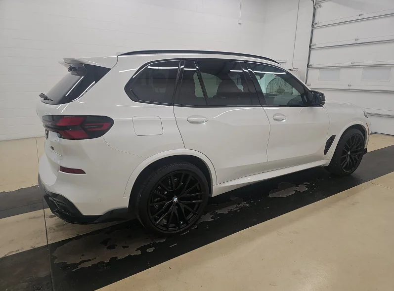 Used 2025 White Metallic BMW xDrive40i image 6