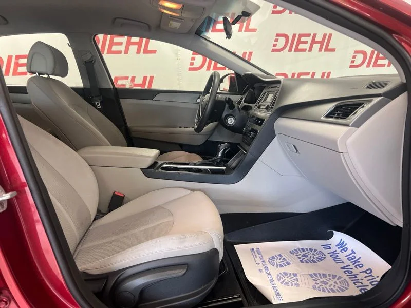 Used 2015 Red Hyundai SE image 12