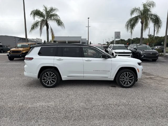 New 2027 Bright White Clear-Coat Paint Jeep Summit image 3