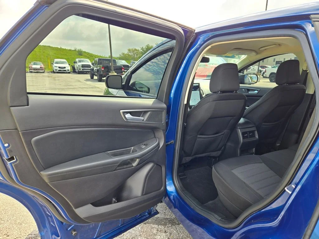 Used 2021 Blue Ford SE image 24