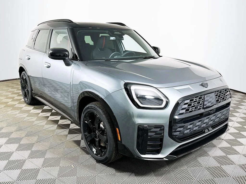New 2026 Green Metallic MINI Iconic image 3