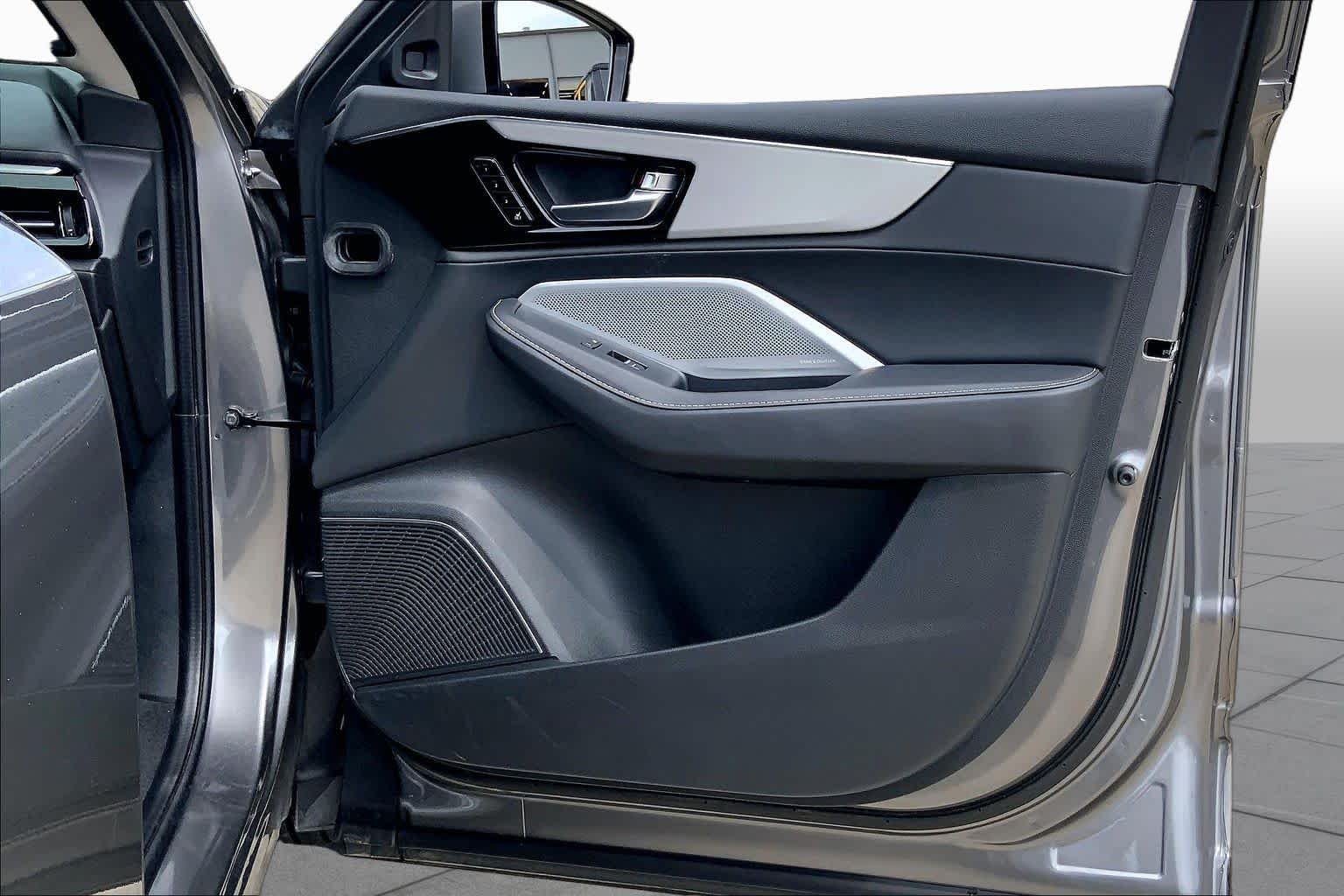Used 2025 Liquid Carbon Metallic Acura w/Technology Package image 23