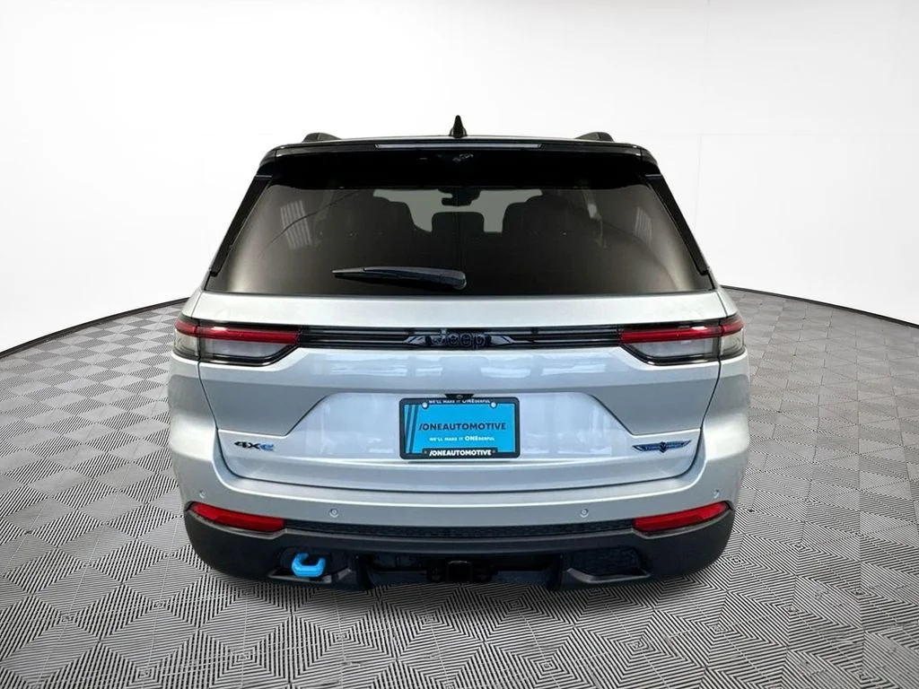 Used 2024 Silver Jeep Trailhawk 4xe image 13