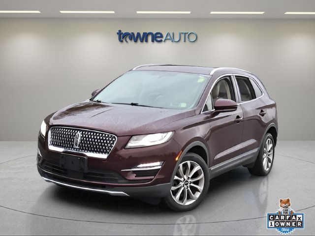 Used 2019 Burgundy Lincoln Select image 1