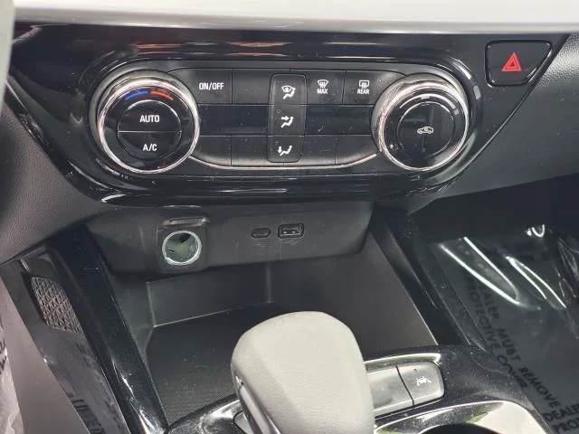 2025 Chevrolet Trax LT - Photo 16
