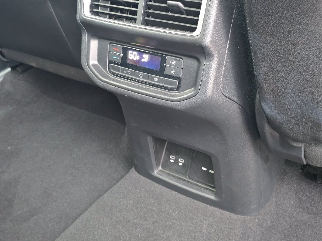 Used 2025  Volkswagen 2.0T SE w/Technology image 25