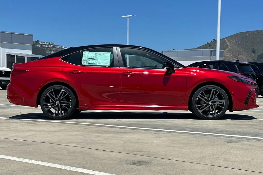 New 2026 Supersonic Red with Midnight Black Metallic roof <sup>1</sup> Toyota  XSE image 3