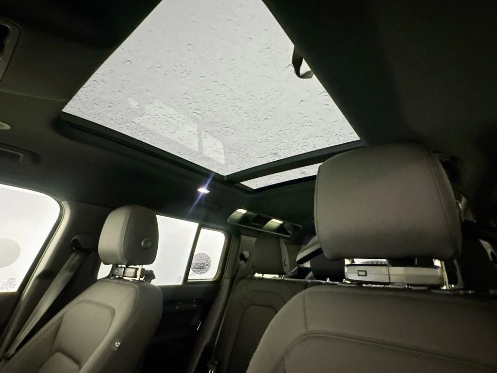 New 2026 Santorini Black Land Rover X-Dynamic SE image 20