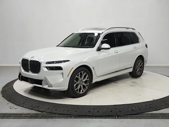 Used 2024 White BMW xDrive40i image 4