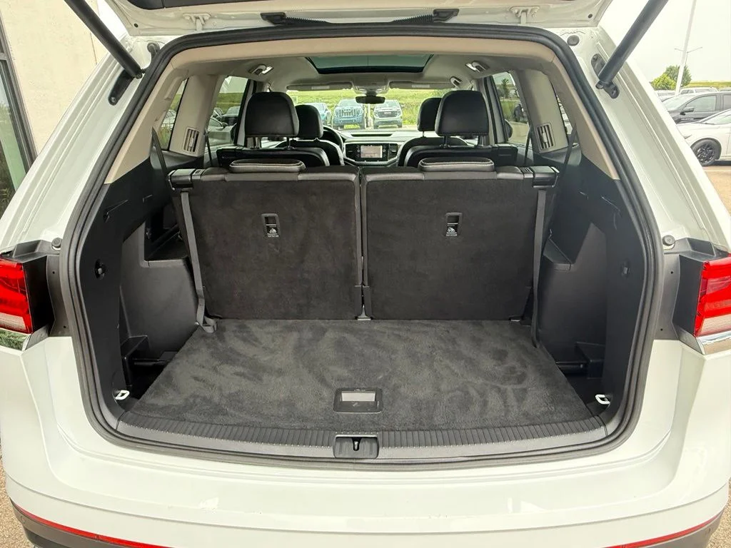 Used 2022 White Volkswagen SEL image 30
