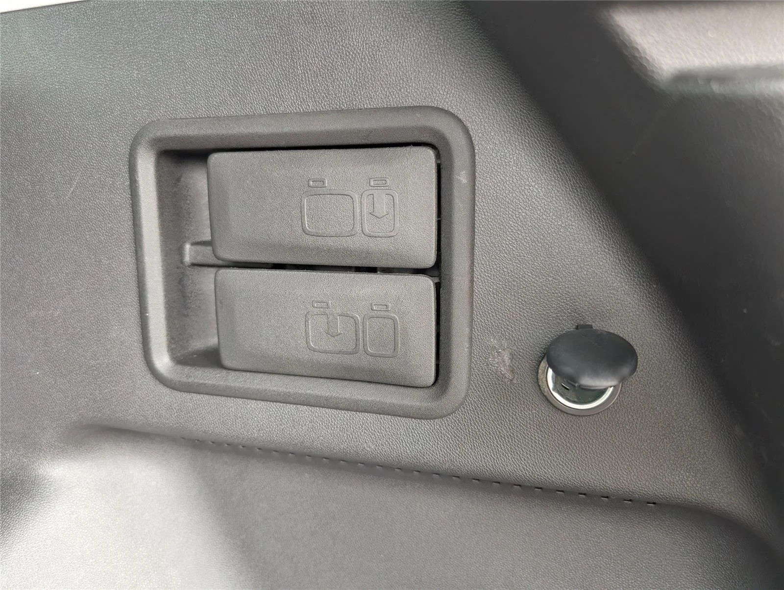 Used 2024 Summit White GMC SLE image 34