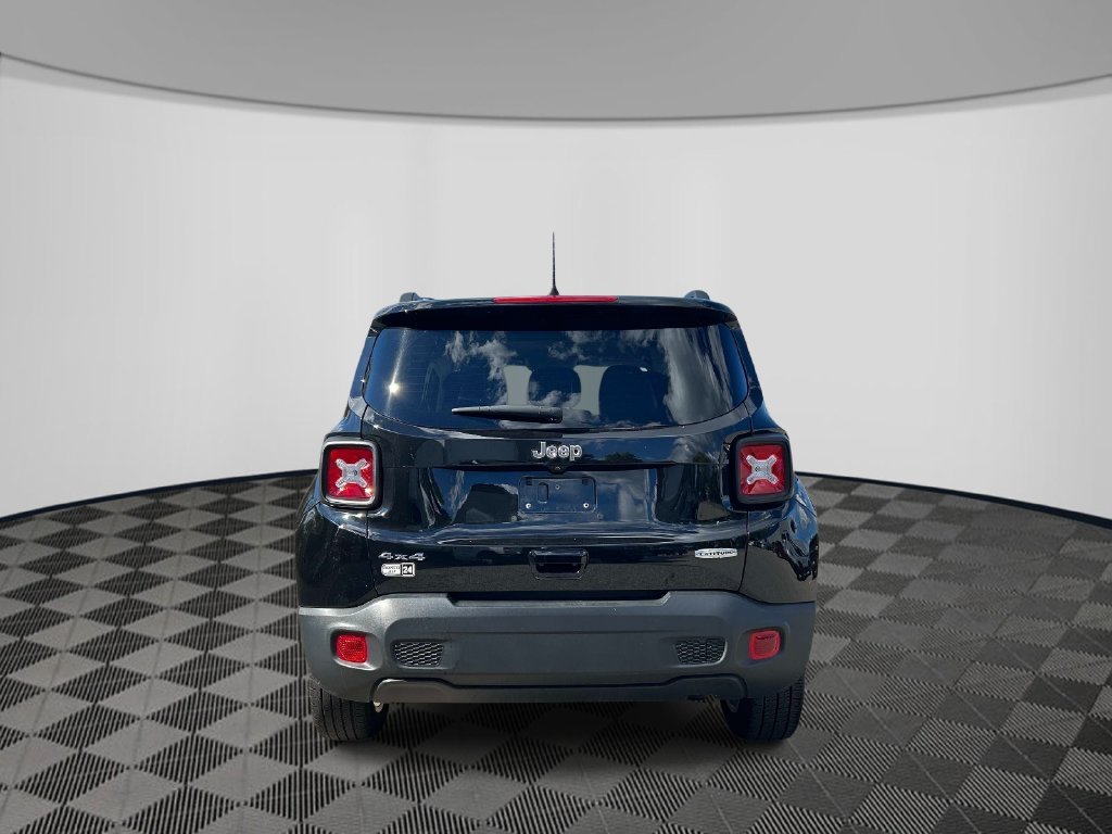Used 2022 Black Jeep Latitude image 4