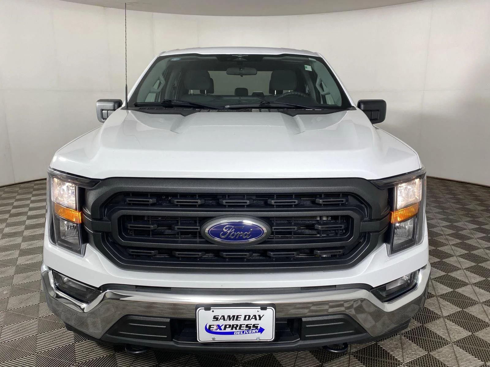 Used 2023 Oxford White Ford XL image 2