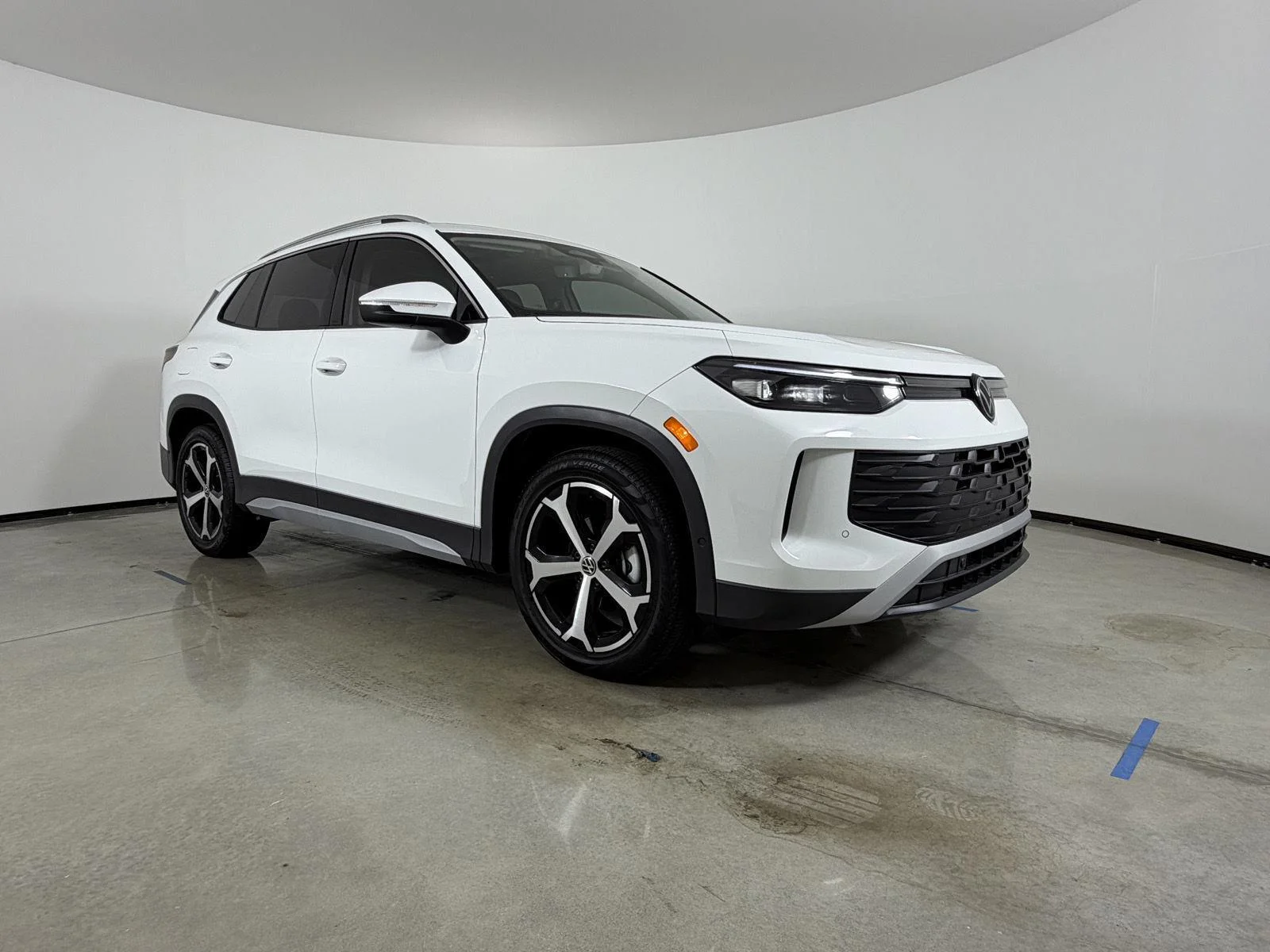 New 2026 Pure White Volkswagen SE image 3