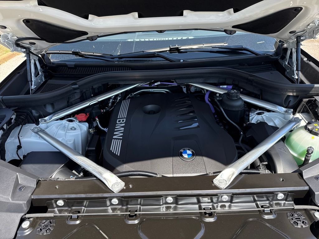 New 2026 White BMW xDrive40i image 29