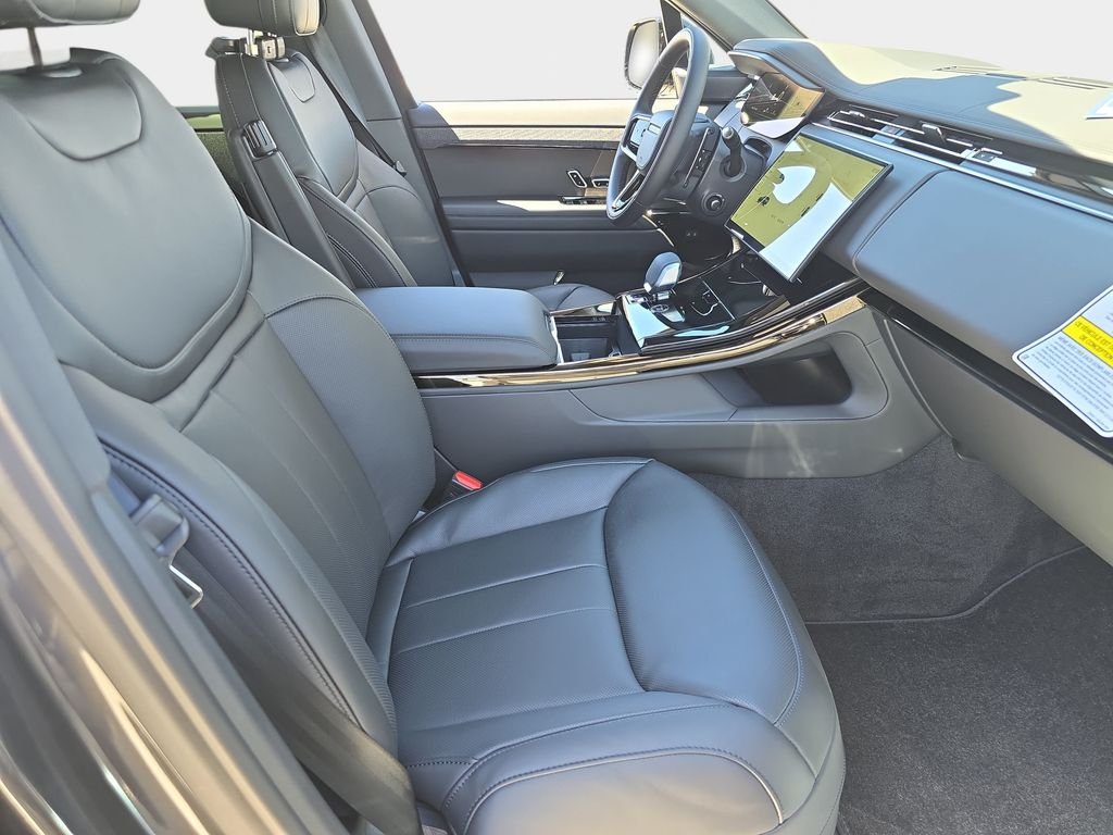 New 2026 Carpathian Grey Land Rover Dynamic SE image 10