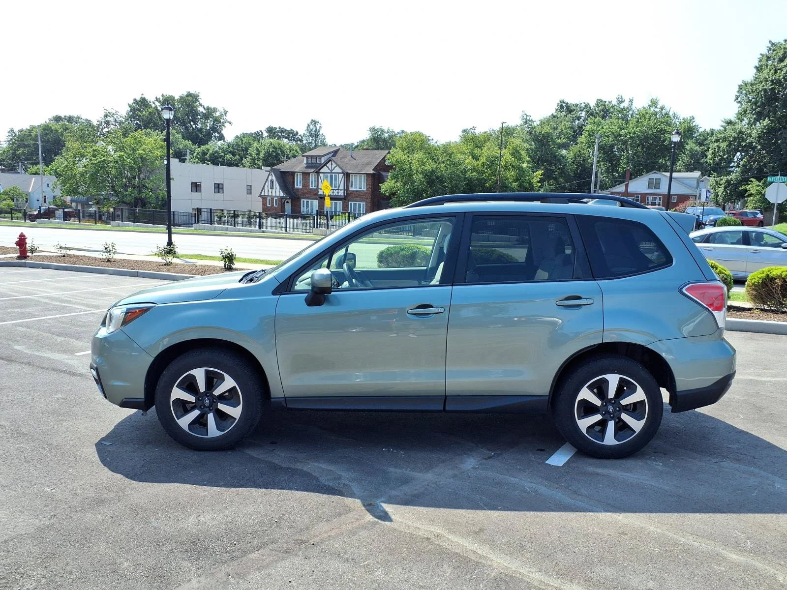 Used 2018 Jasmine Green Metallic Subaru Premium image 27