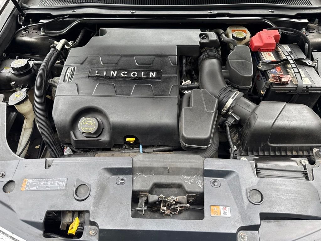 Used 2015 Brown Lincoln Base image 12
