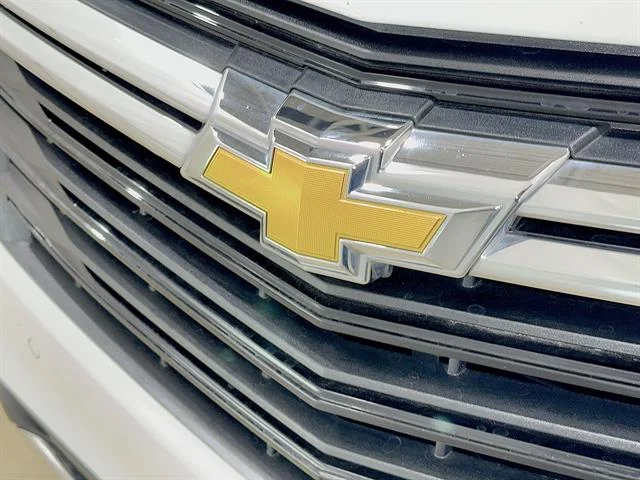 Used 2023 Summit White Chevrolet LT image 28