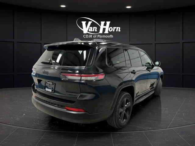 Certified Used 2024 Diamond Black Crystal Pearlcoat Jeep Limited image 7