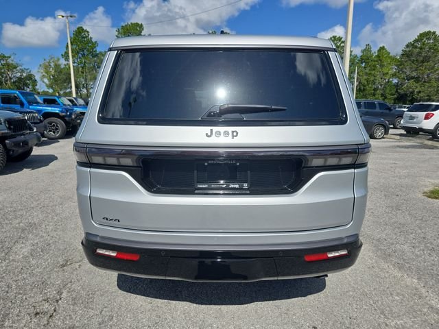 New 2026 Silver-Zynith Exterior Paint Jeep Summit Reserve image 5
