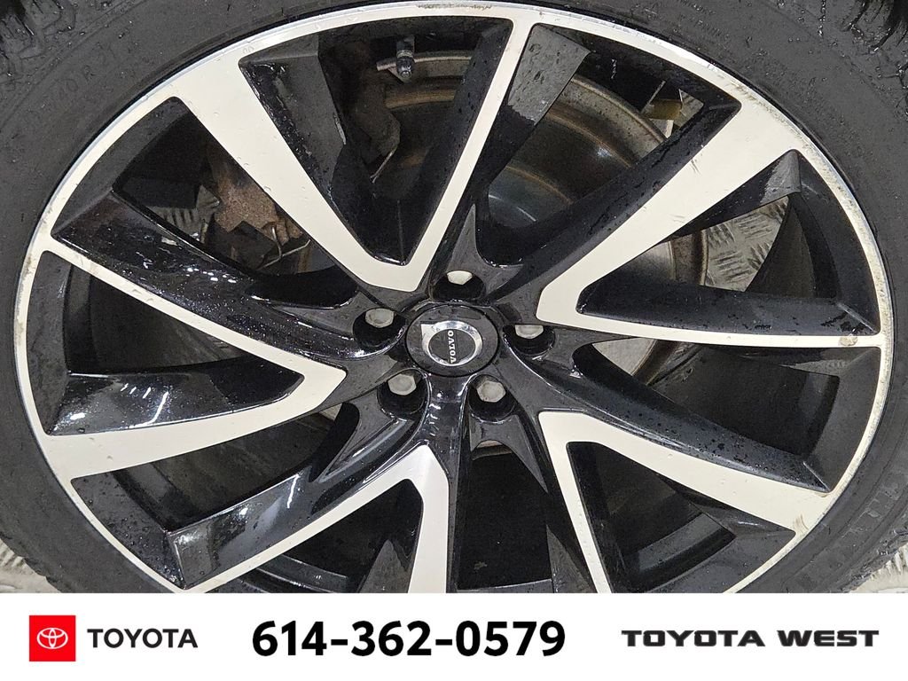 Used 2020 White Volvo T6 Momentum image 11