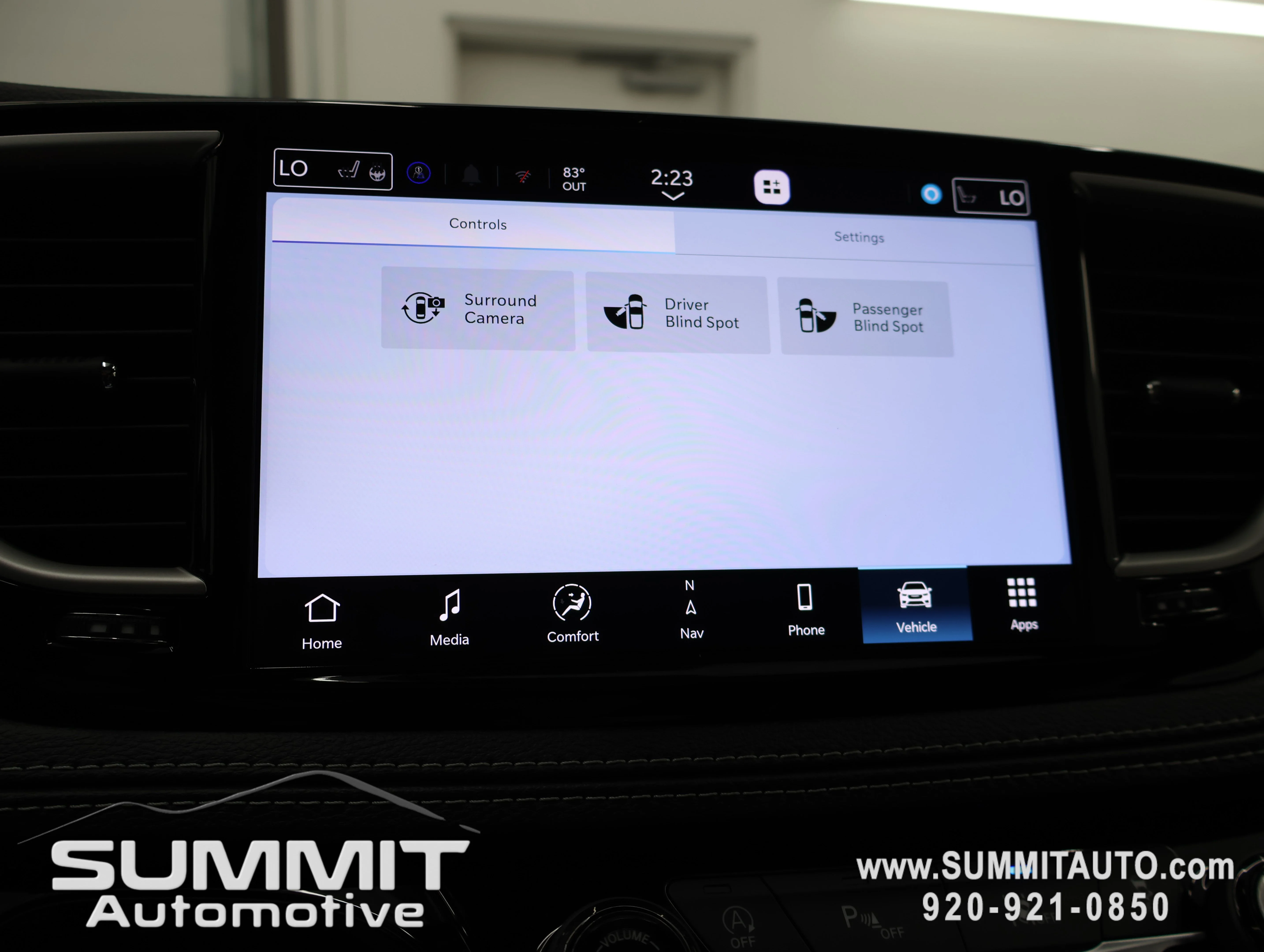New 2027 Diamond Black Crystal Pearl-Coat Exterior Paint Chrysler Limited image 70