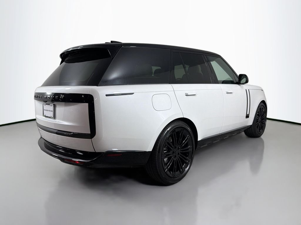 New 2026 Ostuni Pearl White Land Rover SE image 5
