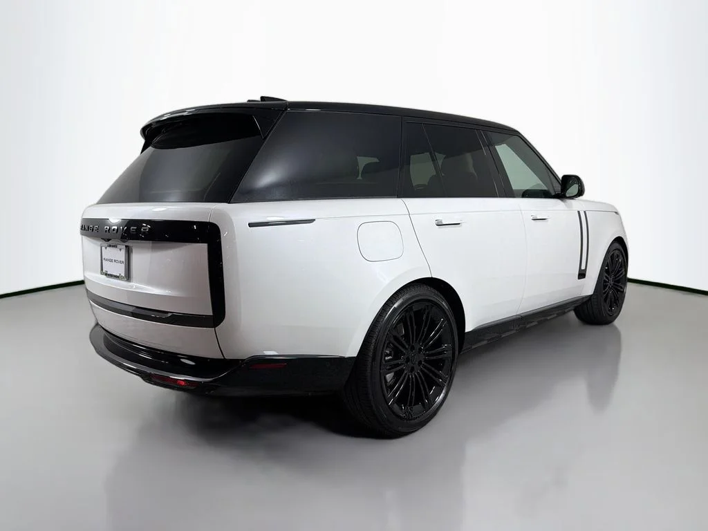 New 2026 Ostuni Pearl White Land Rover SE image 5