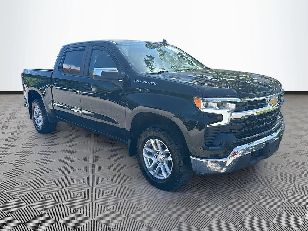 Used 2022 Black Chevrolet LT image 4