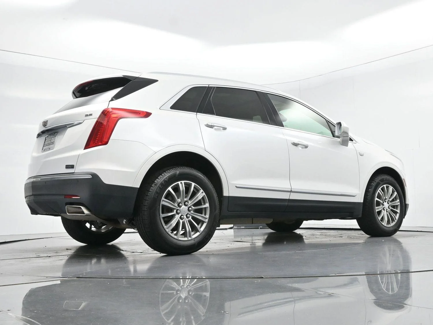 Used 2017 CRYSTAL WHITE TRICOAT Cadillac Luxury FWD image 48