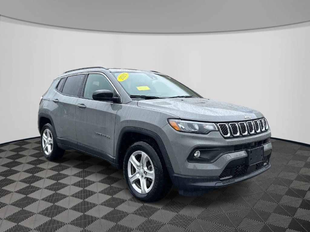 Used 2023 Gray Jeep Latitude image 7