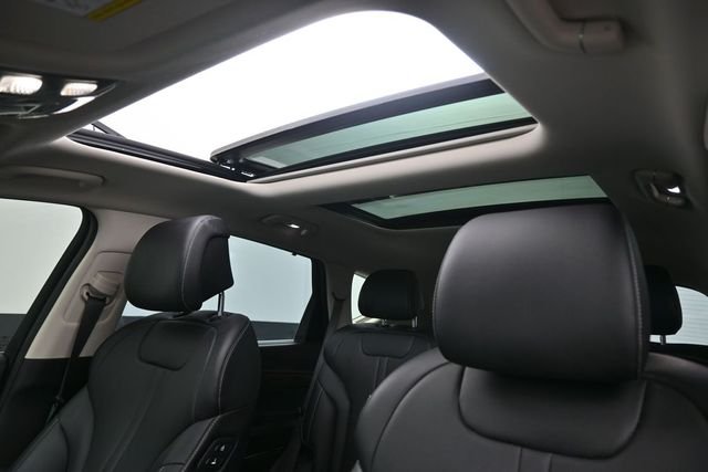 Used 2023 White Genesis 3.5T image 2