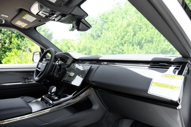 New 2026 Fuji White Land Rover Dynamic SE image 15