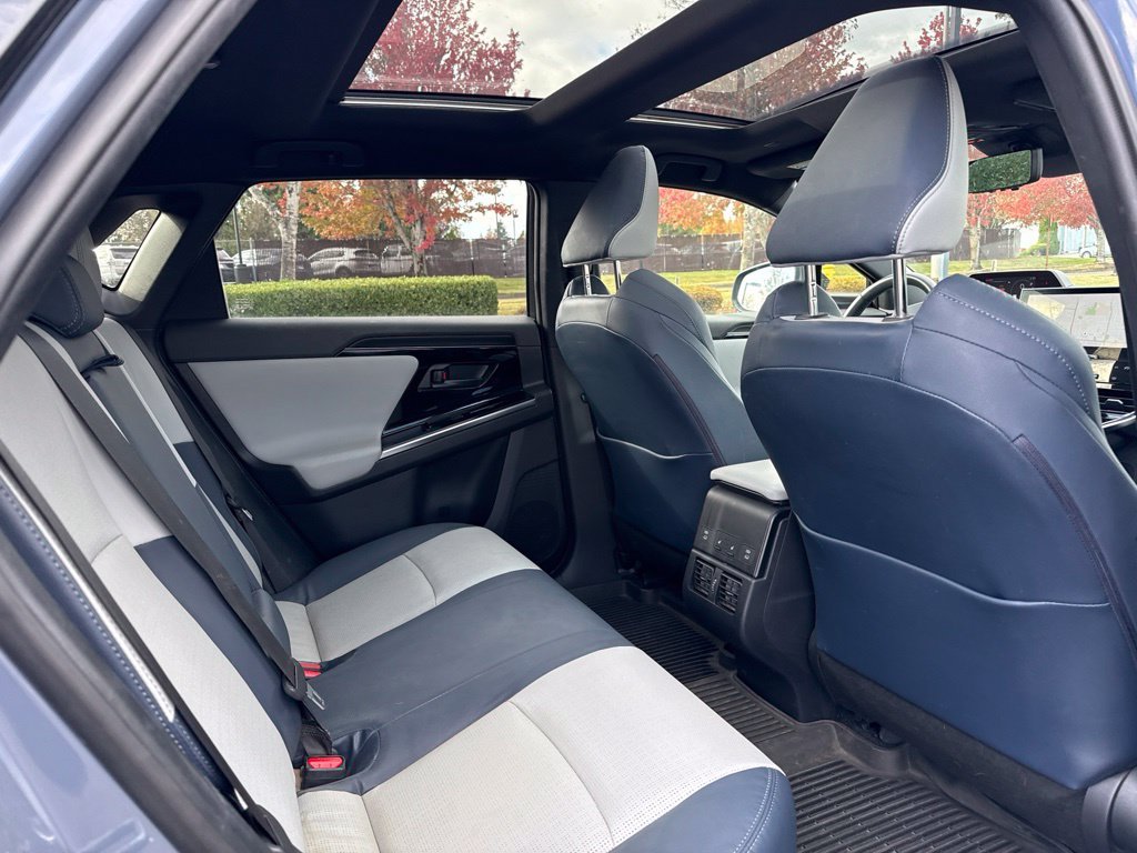Used 2023 Harbor Mist Gray Pearl 2-Tone Subaru Touring image 22